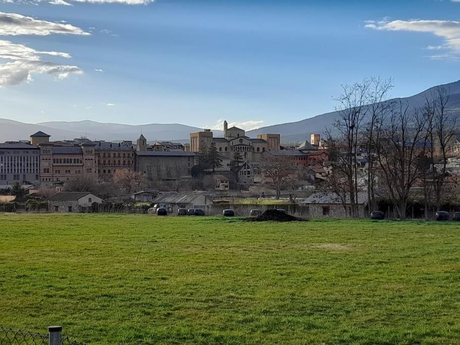 Apartament Gran Pirineu モントフェレル エクステリア 写真